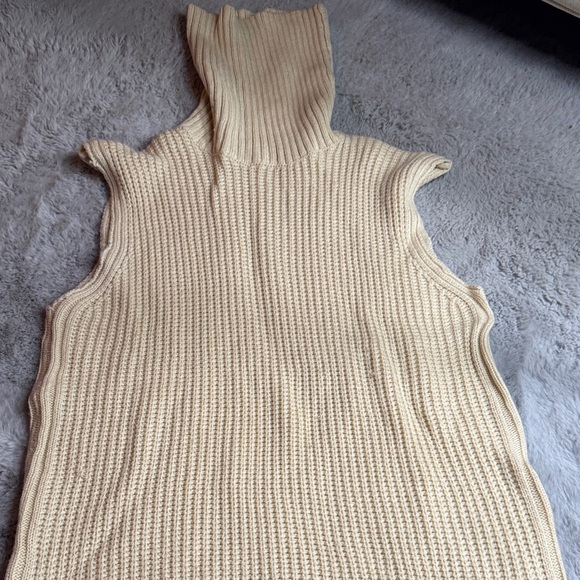 Source Unknown Cream Sleeveless Turtleneck Sweater - Picture 1 of 1